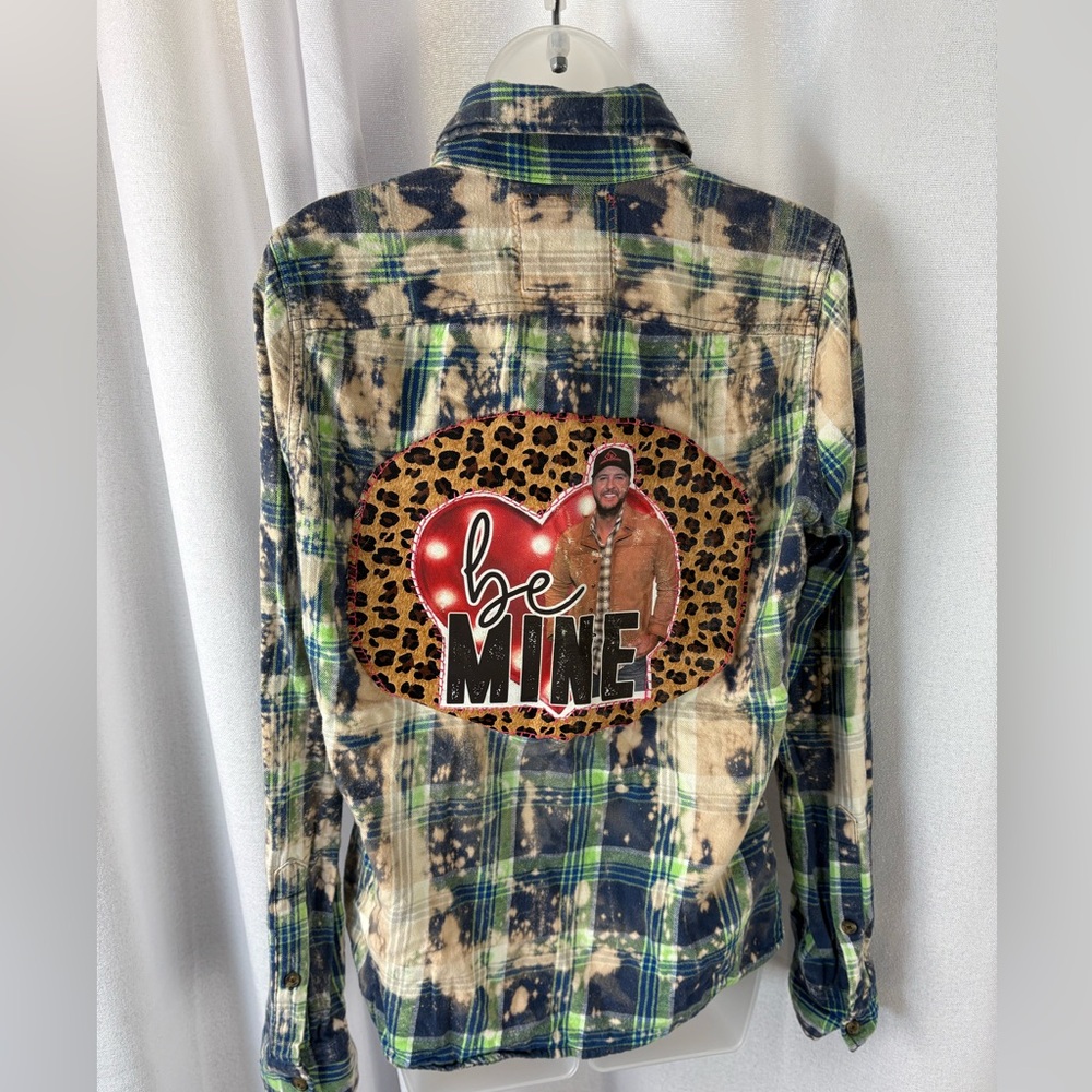 LUKE BRYAN‎ graphic tshirt Upcycled COTTON PLAID shirt Hollister Valentines 620